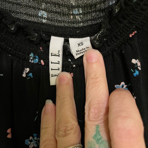 ELLE Ditsy Floral Turtle Neck Camisole Tank Top - Picture 5 of 5